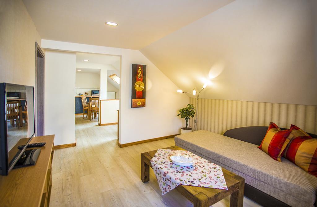 Boardinghouse Remchingen Baan Arun Apartment Exterior photo
